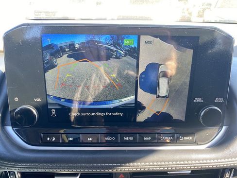 Used 2022 Nissan Rogue SL w/ SL Premium Package image 11