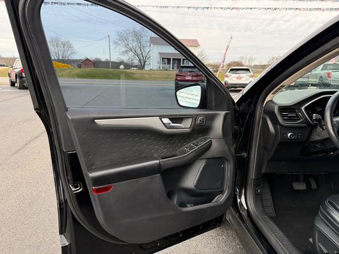 Used 2020 Ford Escape SEL image 9