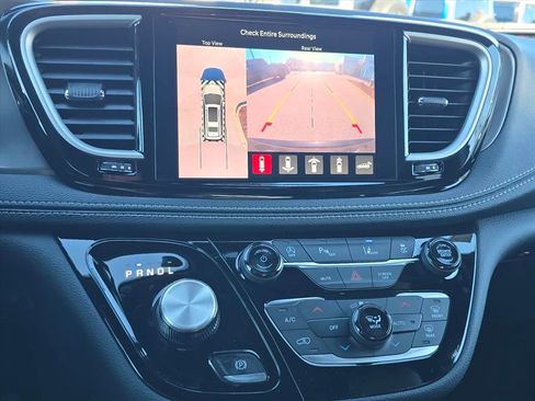 New 2026 Chrysler Pacifica Select w/ S Appearance Package image 12