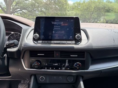 Used 2023 Nissan Rogue SV FWD image 13