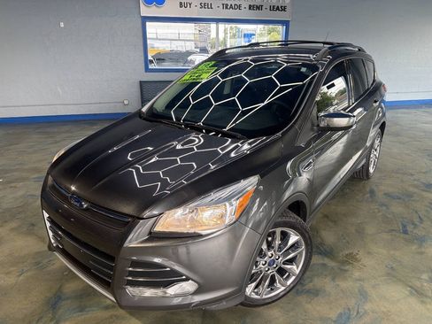 Used 2016 Ford Escape SE w/ SE Chrome Package FWD image 1