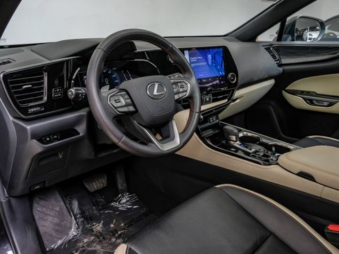 Used 2024 Lexus NX 250 FWD image 3