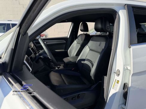 Used 2022 Volkswagen Atlas Cross Sport SE image 28