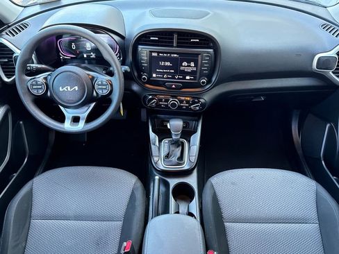 Used 2025 Kia Soul LX w/ LX Technology Package FWD image 13