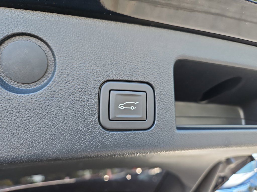 Used 2025 Chevrolet Equinox ACTIV FWD image 12
