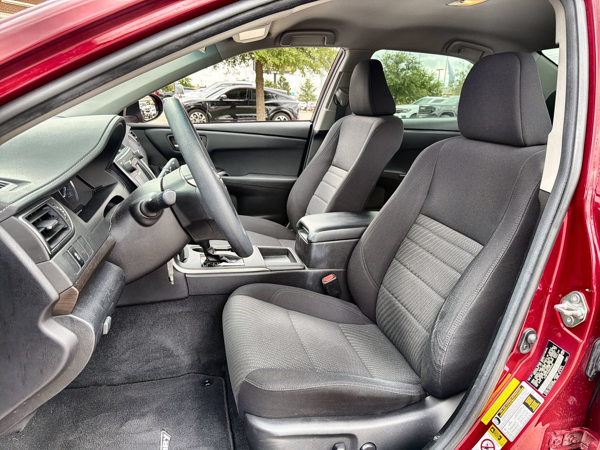 Used 2017 Toyota Camry LE FWD image 11