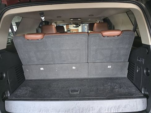 Used 2019 Cadillac Escalade Premium Luxury AWD/4WD image 32
