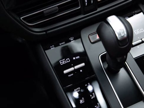 Certified 2026 Porsche Macan AWD/4WD image 28