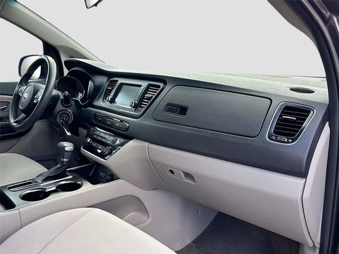 Used 2019 Kia Sedona LX FWD image 27