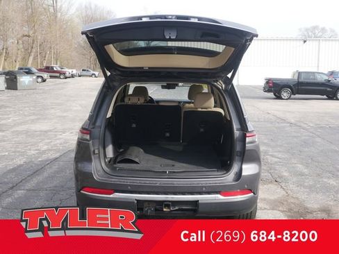 Certified 2022 Jeep Grand Cherokee Limited w/ Luxury Tech Group II AWD/4WD image 16