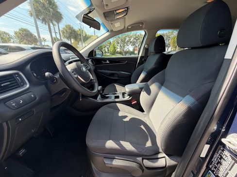 Used 2019 Kia Sorento FWD image 23