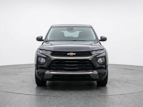 Used 2025 Chevrolet TrailBlazer LT AWD/4WD image 2