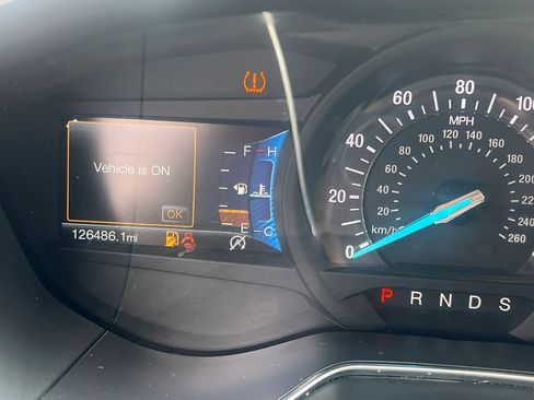 Used 2017 Ford Fusion SE w/ Fusion SE Technology Package FWD image 11