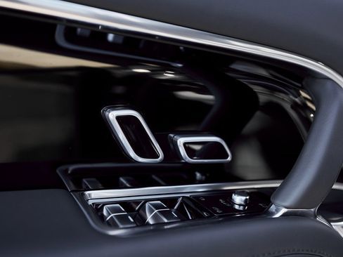 Used 2025 Land Rover Range Rover Long Wheelbase Autobiography image 31