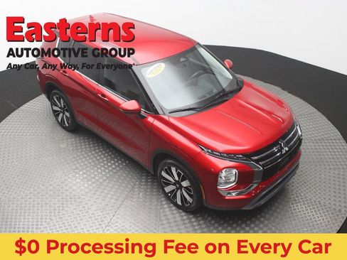 Used 2025 Mitsubishi Outlander SE FWD image 3