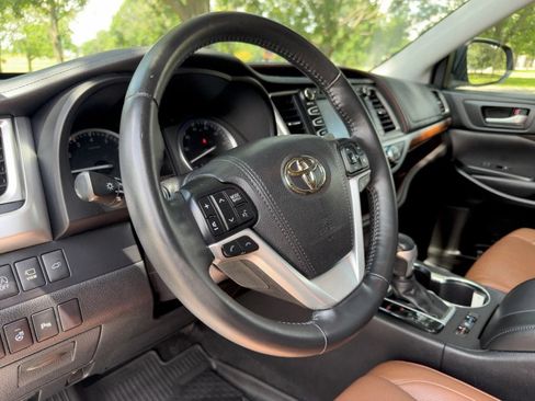 Used 2018 Toyota Highlander Limited Platinum AWD/4WD image 24