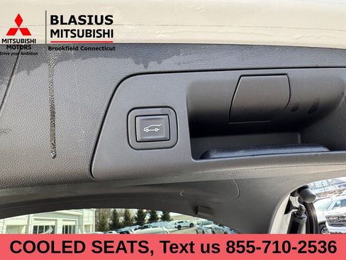 Used 2022 Buick Envision Avenir w/ Technology Package II image 9