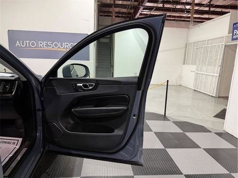 Used 2022 Volvo XC60 B5 Momentum image 30