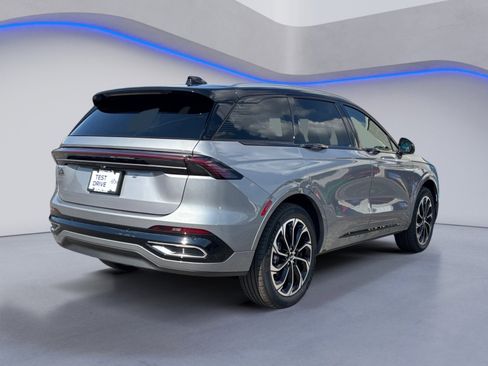 New 2025 Lincoln Nautilus Reserve image 9