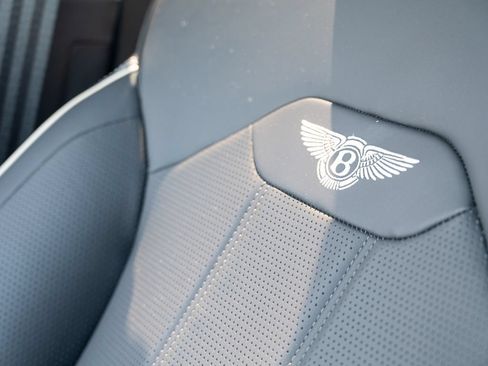 Used 2024 Bentley Bentayga Extended Wheelbase AWD/4WD image 21