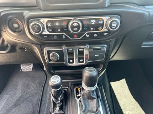 Used 2022 Jeep Wrangler Sport AWD/4WD image 18