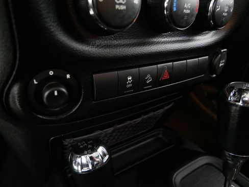 Used 2013 Jeep Wrangler Unlimited Sport image 30