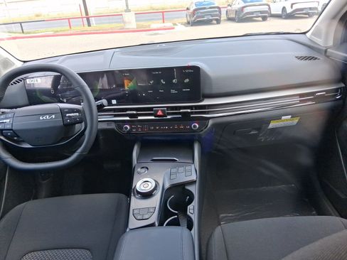 New 2026 Kia Sportage LX FWD image 10