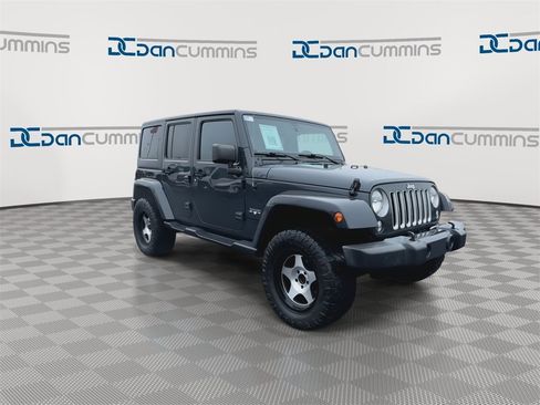Used 2016 Jeep Wrangler Unlimited Sahara w/ Connectivity Group image 3