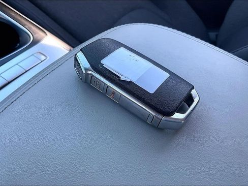 Used 2024 Kia Carnival LX FWD image 32