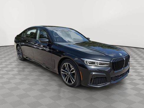 Used 2022 BMW 750i xDrive w/ M Sport Package AWD/4WD image 9