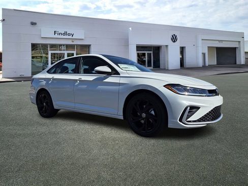 New 2026 Volkswagen Jetta SE image 2