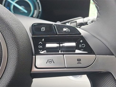 New 2025 Hyundai Elantra Limited image 21