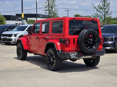 Used 2025 Jeep Wrangler Unlimited Sahara w/ Safety Group AWD/4WD image 3