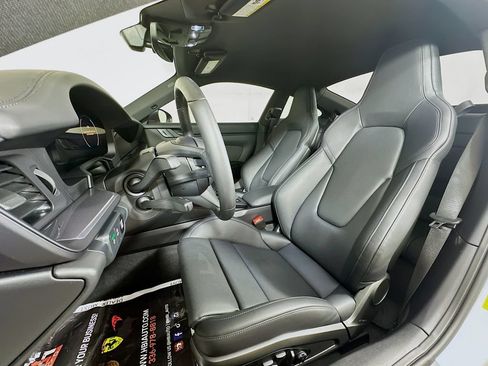 Used 2025 Porsche 911 Carrera T RWD image 15