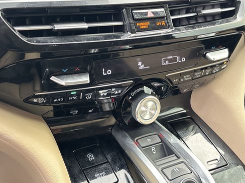 Used 2024 Acura MDX FWD image 15