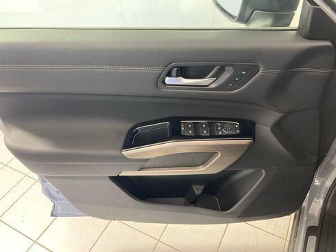 Used 2025 Nissan Pathfinder Platinum w/ Cargo Package AWD/4WD image 14