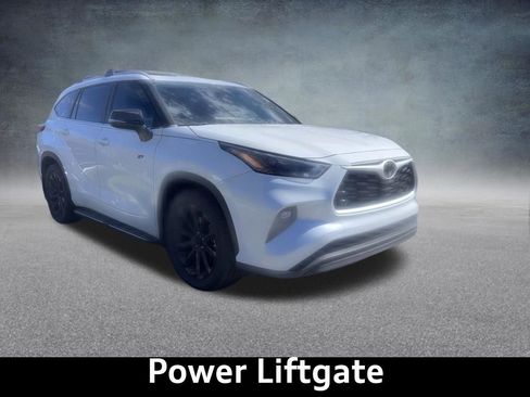 Used 2023 Toyota Highlander XLE image 12