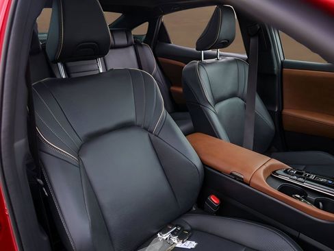 Used 2026 Toyota Crown Limited w/ Advanced Technology Package image 30