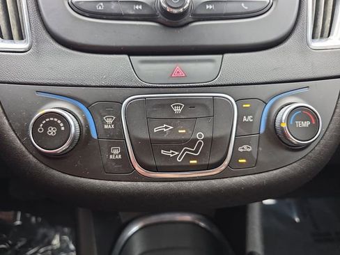 Used 2018 Chevrolet Malibu LT FWD image 26