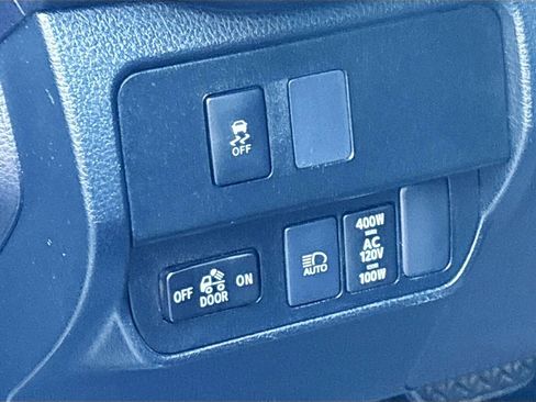 Used 2022 Toyota Tacoma TRD Off-Road w/ Technology Package AWD/4WD image 10