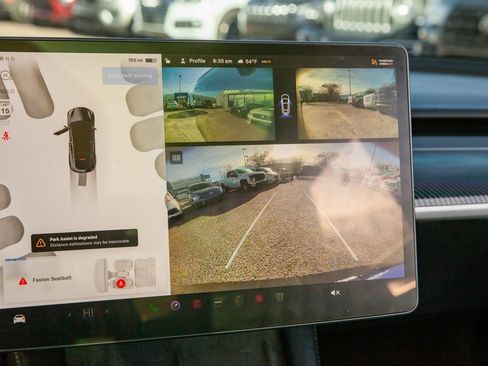 Used 2024 Tesla Model Y Long Range image 17