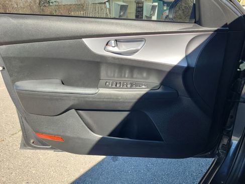 Used 2022 Kia Forte LXS w/ LXS Technology Package FWD image 18