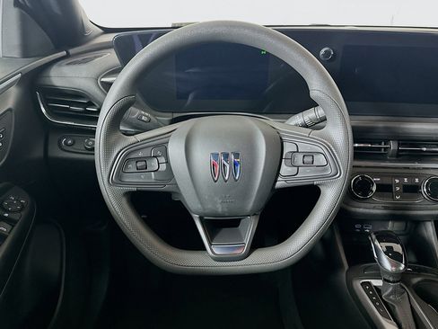 Used 2025 Buick Envista Preferred image 17