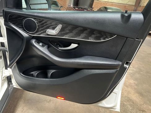 Used 2018 Mercedes-Benz GLC 300 image 27