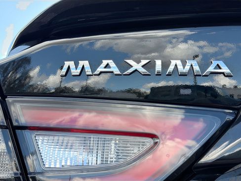 Used 2023 Nissan Maxima SR w/ Sport Mat Group image 11