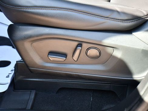 Used 2023 Ford Explorer XLT w/ Equipment Group 202A image 14