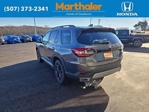 New 2025 Honda Pilot Touring image 3