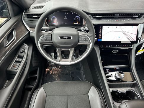 New 2026 Jeep Grand Cherokee Altitude AWD/4WD image 13