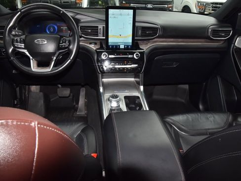 Used 2023 Ford Explorer Platinum w/ Technology Package AWD/4WD image 13