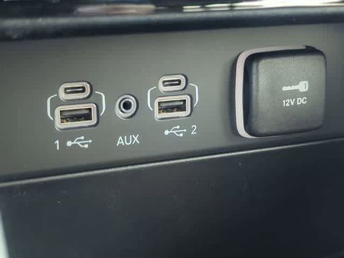 Used 2025 Jeep Grand Cherokee Laredo image 30